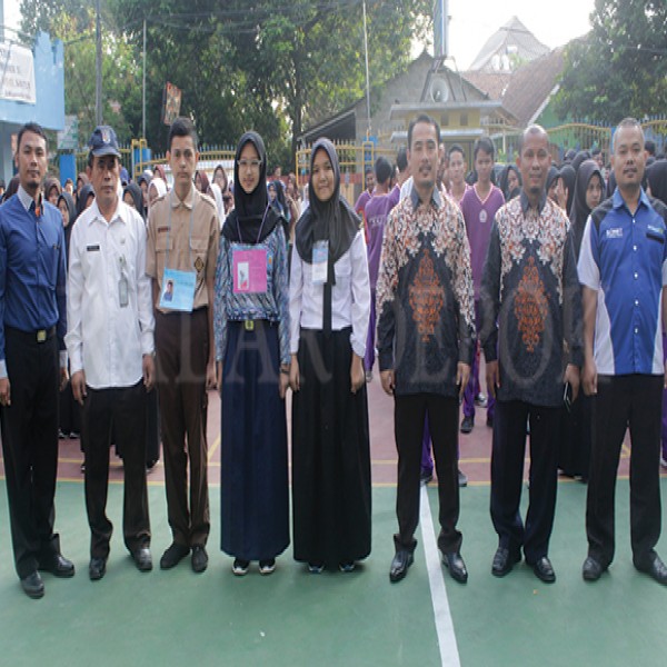 Membangun Peserta Didik yang Berkarakter SMK YAJ Cilodong Depok