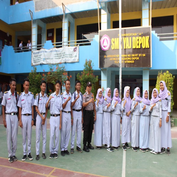 sosialisasi Kantibmas ke SMK YAJ Depok untuk tidak mengikuti penolakan RUU Di depan gedung DPRD