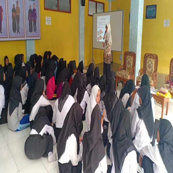 kegiatan penyuluhan tentang anemia yang berkerja sama dengan puskesmas di daerah depok